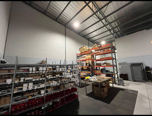 344M² WAREHOUSE TO LET IN BELMONT PARK